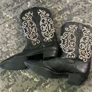 Black and white Embroidered Women's Boots size 8